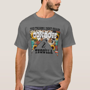 Zwei Dinge, die ich nicht jagen Cowboys und Tequil T-Shirt