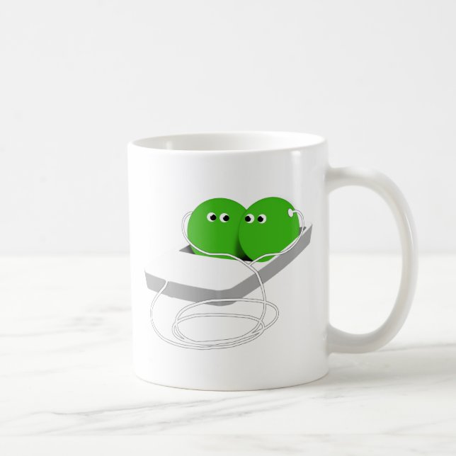 Zwei Erbsen in einem Pod Kaffeetasse (Rechts)
