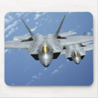 Zwei F-22-Raptoren fliegen über den Pazifik 2