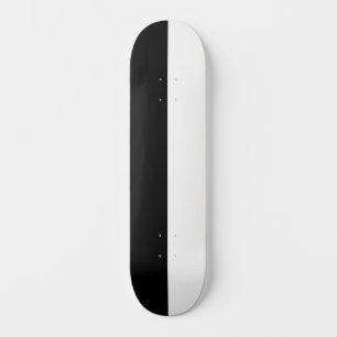 Zwei farbig gespaltene Farben halb schwarz und wei Skateboard