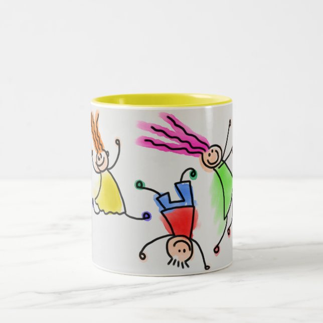 Zwei farbige Tasse mit Cartoon-Kinderdesign. (Mittel)
