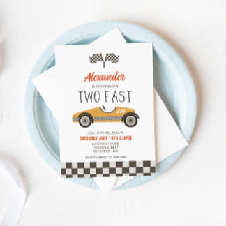 Zwei fast gelbe Rennwagen Geburtstagsfeier Einladung