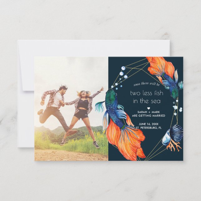 Zwei Fische weniger retten die Datumskarte Save The Date (Vorderseite)