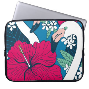 Zwei Flamingos unter Hibiskus und Plumeria Blume Laptopschutzhülle
