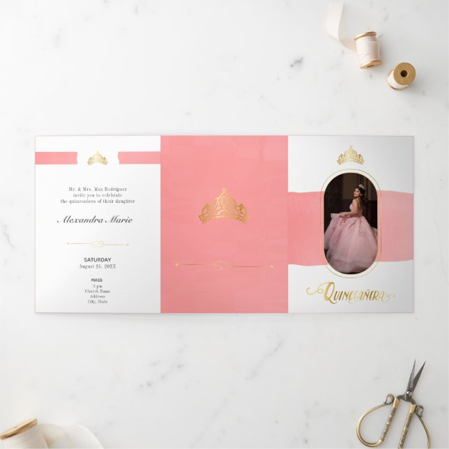 Zwei Foto Gold und Rose Rosa Quinceanera Dreifach Gefaltete Einladung (Außenbereich)