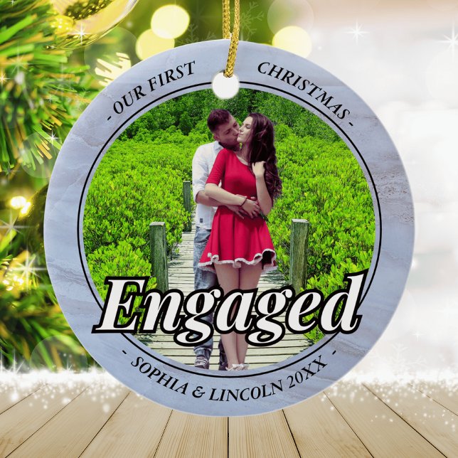 Zwei Foto Unsere ersten Verlobten Imitate Weihnach Keramik Ornament (Von Creator hochgeladen)