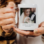Zwei Fotos | Gewohnter Hochzeitstag Kaffeetasse<br><div class="desc">Diese schlichte und stilvolle Tasse ist der perfekte Ort,  um sich an Ihren Hochzeitstag zu erinnern oder ein besonderes Jubiläum zu feiern. Sie können zwei Ihrer Lieblings-Romantik-Fotos hinzufügen,  plus Ihre Namen und das Datum Ihrer Ehe oder einen anderen besonderen Tag.</div>
