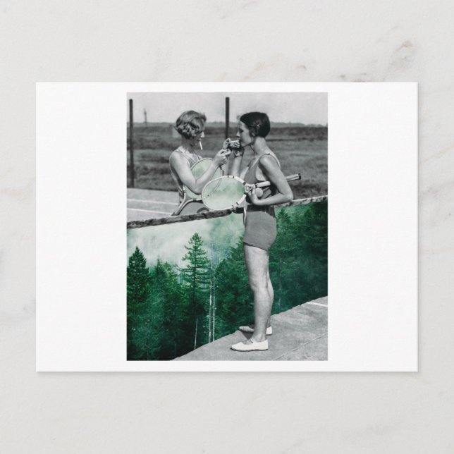 Zwei Frauen spielen Tennis und rauchen. Collage Ar Postkarte (Vorderseite)