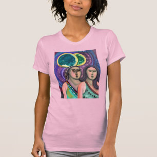 Zwei Frauen unter dem Mond T-Shirt