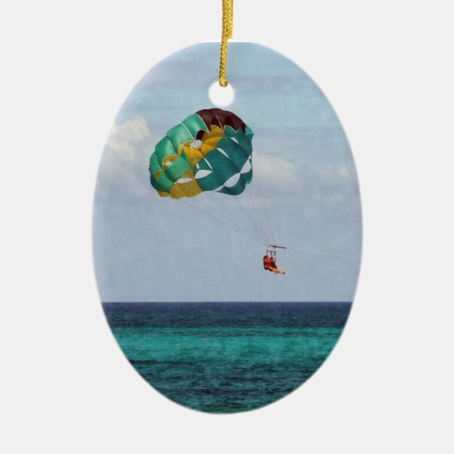 Zwei FrauenParasailing in den Bahamas Keramik Ornament (Vorne)