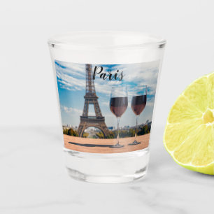 Zwei Glas Wein mit Eiffelturm