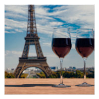 Zwei Glas Wein mit Eiffelturm