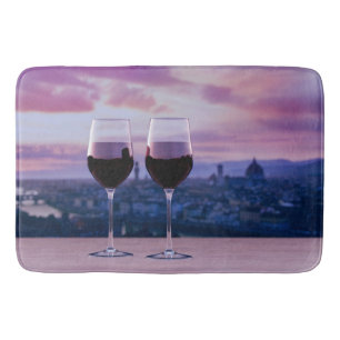 Zwei Gläser Rotwein auf der Silhouette von Florenz Badematte