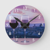 Zwei Gläser Rotwein auf der Silhouette von Florenz