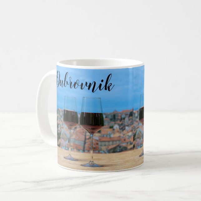 Zwei Gläser Rotwein mit Blick auf Dubrovnik Kaffeetasse (Vorderseite Links)