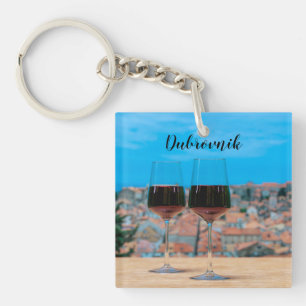 Zwei Gläser Rotwein mit Blick auf Dubrovnik Schlüsselanhänger