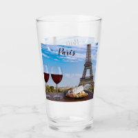 Zwei Gläser Wein im Café von Paris