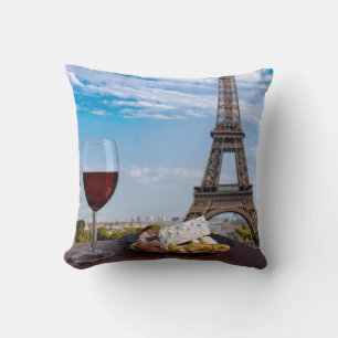 Zwei Gläser Wein im Café von Paris Kissen