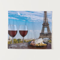 Zwei Gläser Wein im Café von Paris