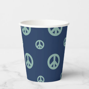 Zwei groovy retro Junge blaues Friedenszeichen Geb Pappbecher