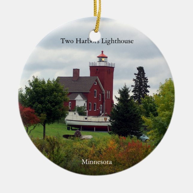 Zwei HafenLeuchtturm & Bootschmuck Keramik Ornament (Vorne)