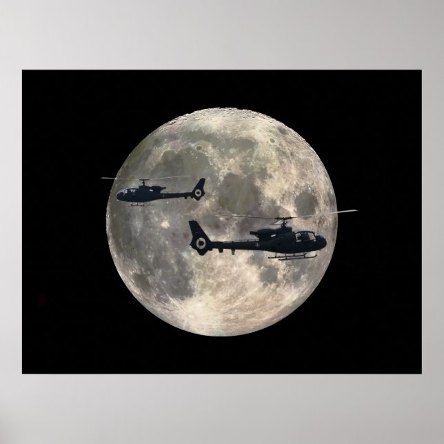 zwei Helikopter, die von Vollmond gestochen wurden Poster (Vorne)