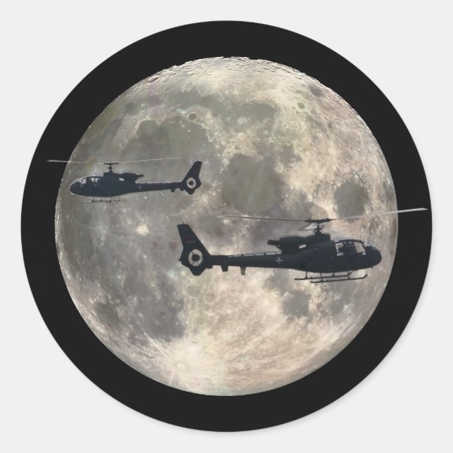 zwei Helikopter, die von Vollmond gestochen wurden Runder Aufkleber (Vorderseite)