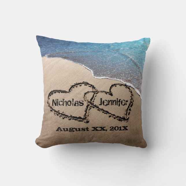 Zwei Herzen am Sandstrand Kissen (Vorderseite)