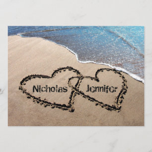 Zwei Herzen am Sandstrand laden zur Hochzeit ein Einladung