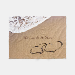 Zwei Herzen im Sand Fleecedecke