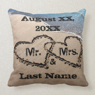 Zwei Herzen im Sand Mr. & Mrs. Wedding Pillow Kissen