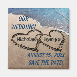 Zwei Herzen im Sand speichern das Datumsfenster Magnet