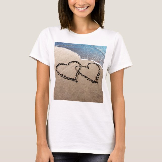 Zwei Herzen im Sand T-Shirt (Vorderseite)