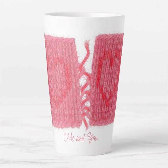 ZWEI HERZEN STRICK hohe Latte-Tasse + Text Milchtasse (Vorderseite)