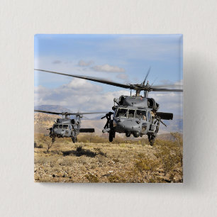 Zwei HH-60-Pavehawk-Hubschrauber, die sich auf die Button
