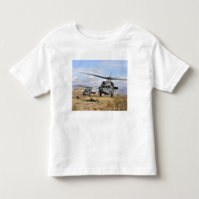Zwei HH-60-Pavehawk-Hubschrauber, die sich auf die Kleinkind T-shirt (Vorderseite)