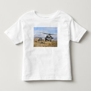 Zwei HH-60 Pavehawk Hubschrauber, die zu lan sich Kleinkind T-shirt