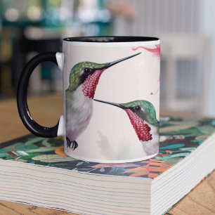 Zwei Hummingvögel mit rosa Hibiskus Blume Zweifarbige Tasse