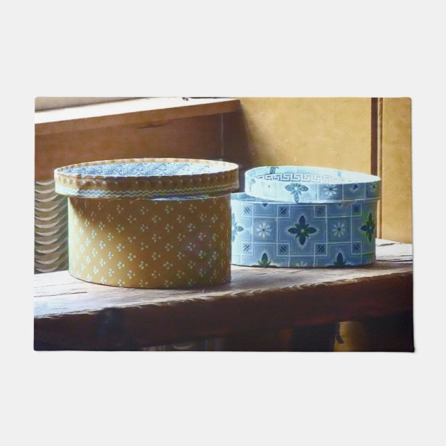 Zwei Hut-Box Fußmatte (Vorderseite)