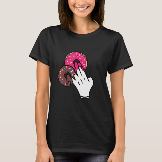 Zwei im rosa im Stink-Shocker T-Shirt (Vorderseite)