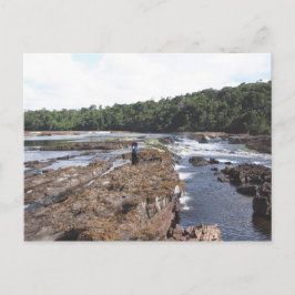 Zwei indigene Mädchen in der Landschaft Postkarte