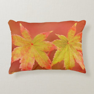 Zwei japanische Ahorn-Blätter Zierkissen