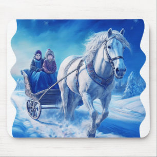 Zwei junge Mädchen auf einer schneebedeckten Schli Mousepad