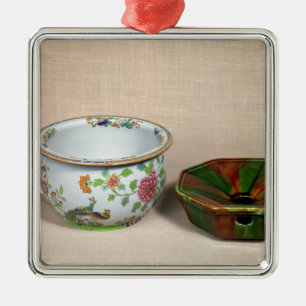 Zwei Kammertöpfe Ornament Aus Metall