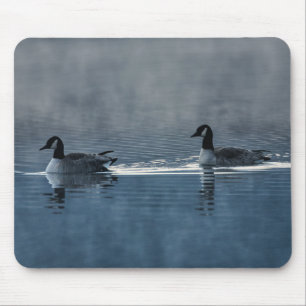 Zwei kanadische Gänse auf dem Lake Mouse Pad Mousepad