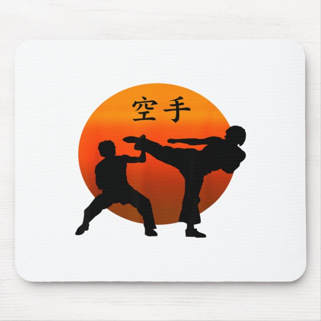 Zwei Karate-Kämpfer mit aufgehender Sonne und Kara Mousepad (Vorne)