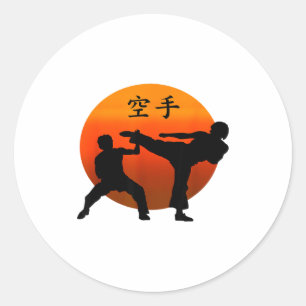 Zwei Karate-Kämpfer mit aufgehender Sonne und Kara Runder Aufkleber