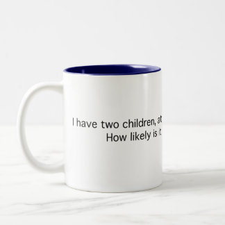 Zwei Kinder, eins ein Junge Zweifarbige Tasse