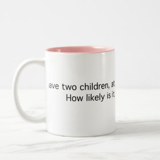 Zwei Kinder, eins ein Mädchen Zweifarbige Tasse