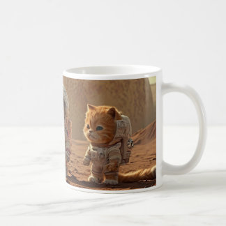 Zwei kleine Garfield-Hubs in der Tasse Spacesuit